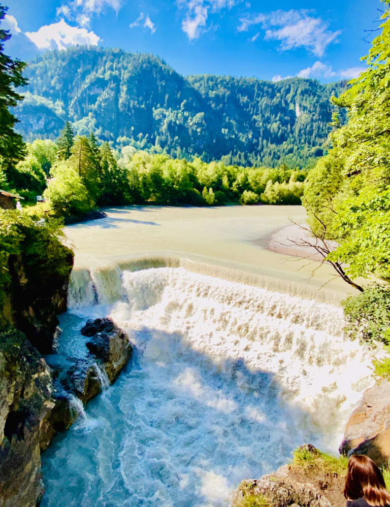 In 15 Minuten zu Fuß, erreichen Sie ein besonderes Ausflugsziel daskostenlose Walderlebniszentrum nahe dem Lechfall. Es bietet Themenwege und Lehrpfade mitten im Berg- und Auwald an.