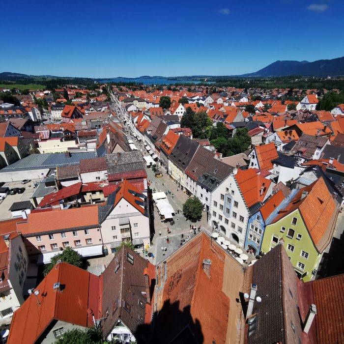 „Die Casa-Fuessen ist zentral gelegen und sehr gemütlich. Es gibt Einkaufsmöglichkeiten und Cafés in der Nähe.